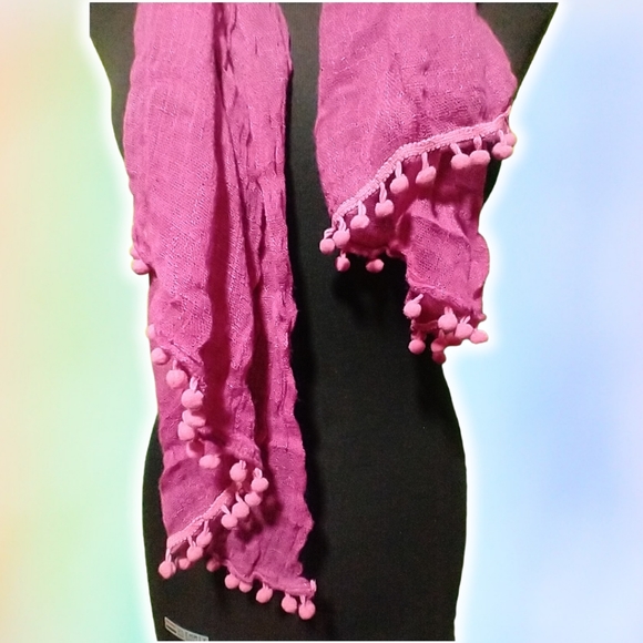 Vintage Pompom Scarf - Picture 5 of 5